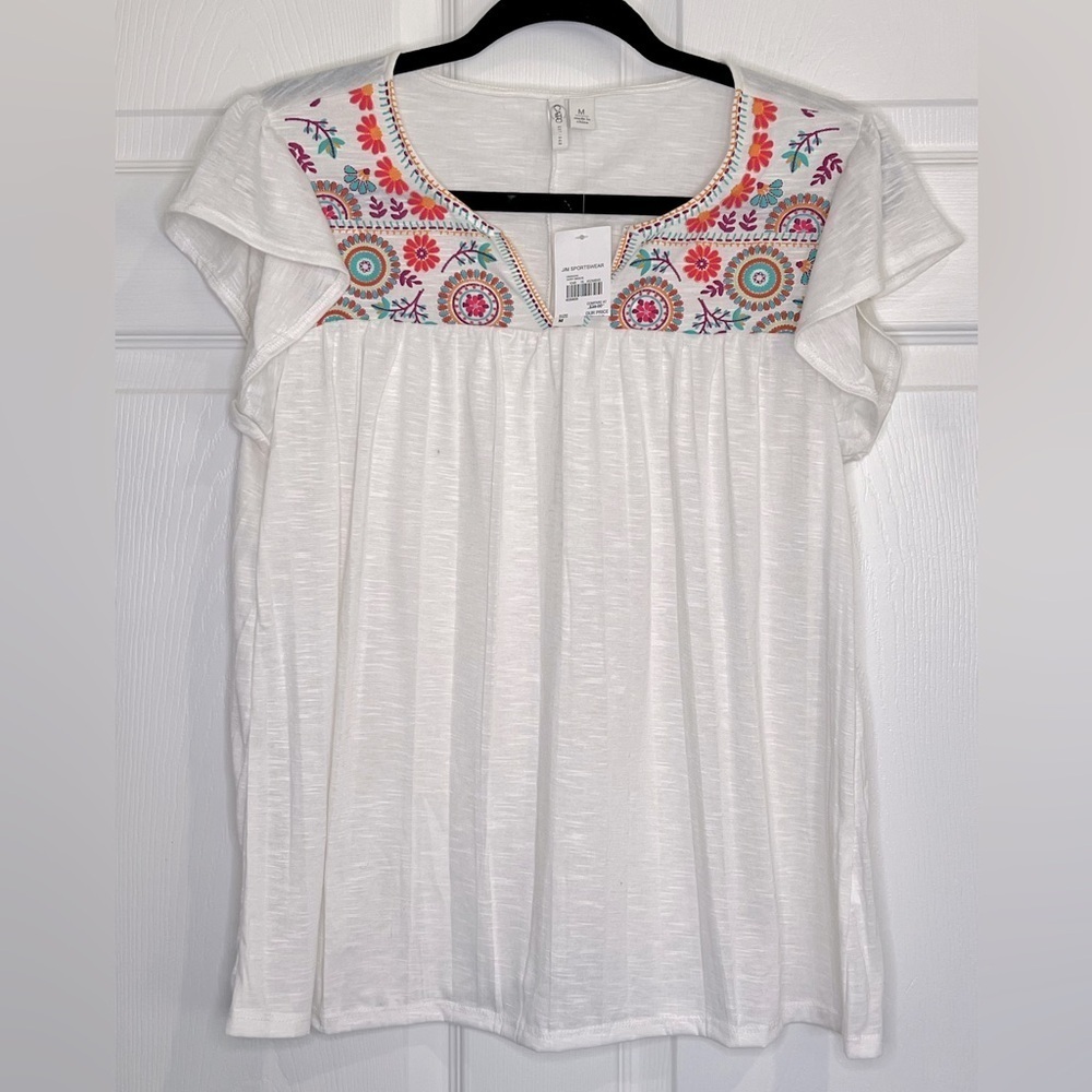 Cato Women’s sleeve top with faux embroidered designs - Size Medium.  NWT